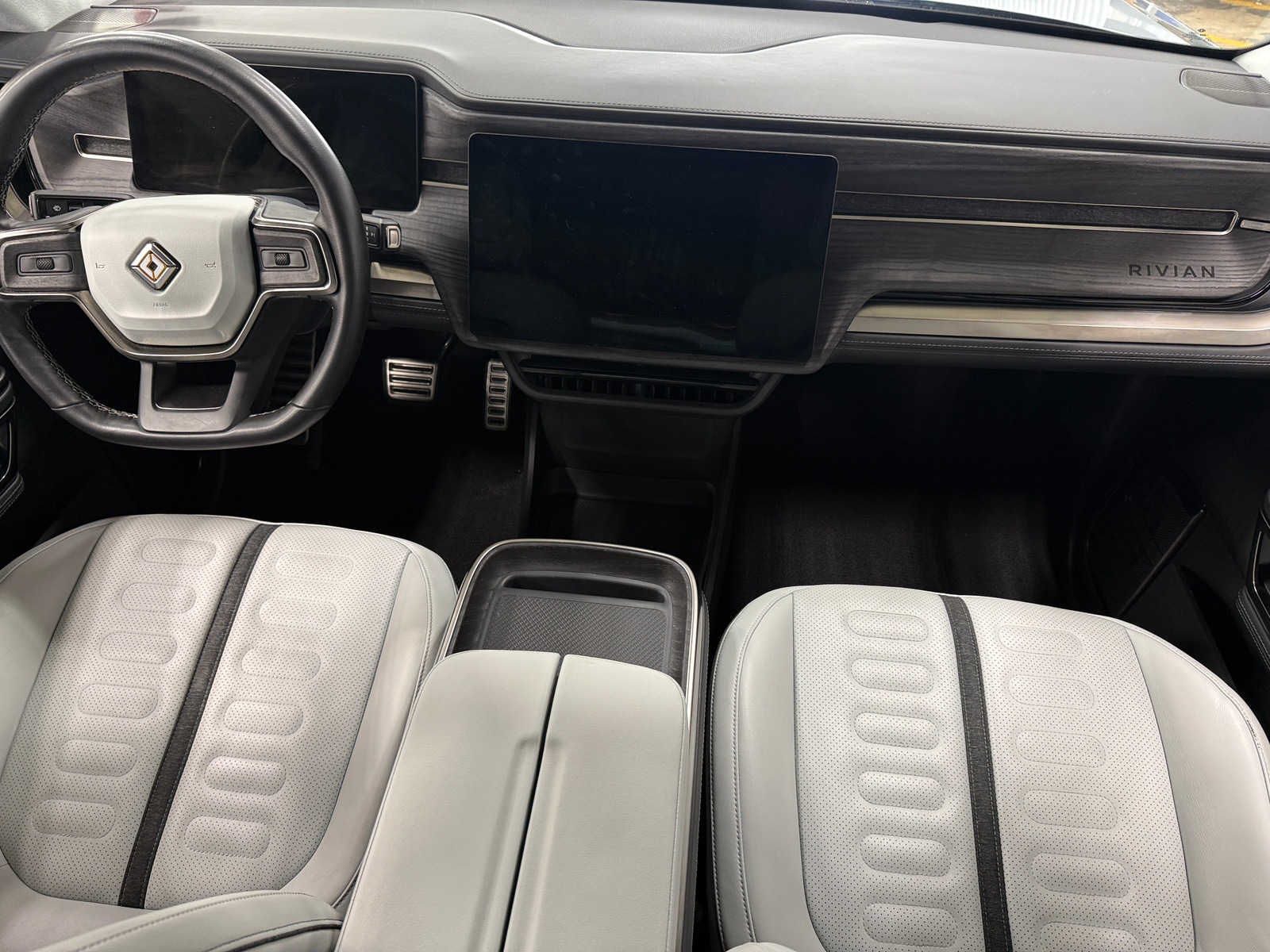 Thumbnail: 2023 Rivian R1T - 2