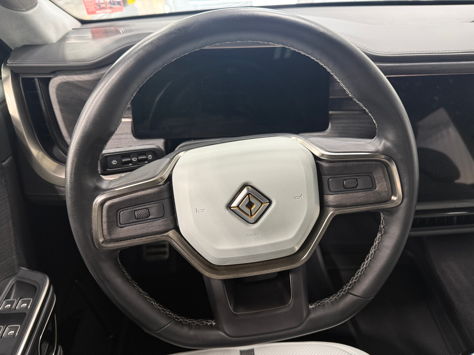 Thumbnail: 2023 Rivian R1T - 4