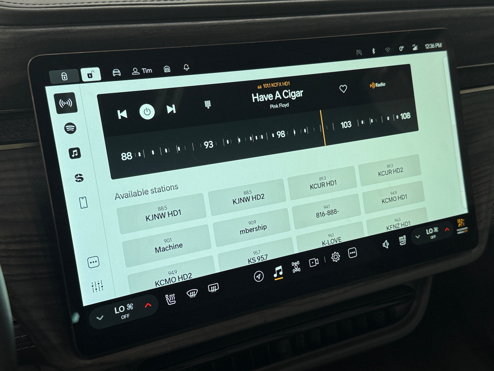 Thumbnail: 2023 Rivian R1T - 3