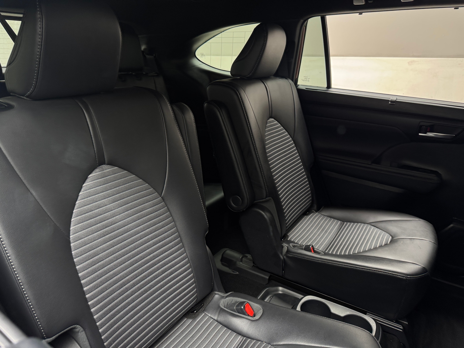 Thumbnail: 2021 Toyota Highlander - 6