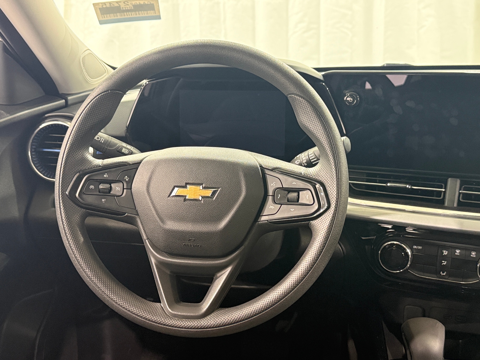 Thumbnail: 2025 Chevrolet Trax - 5