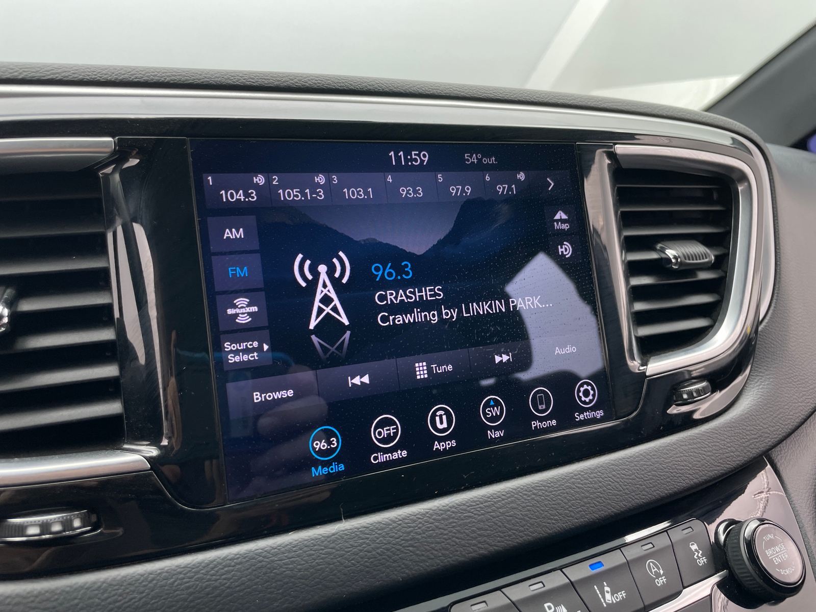 Thumbnail: 2019 Chrysler Pacifica - 4