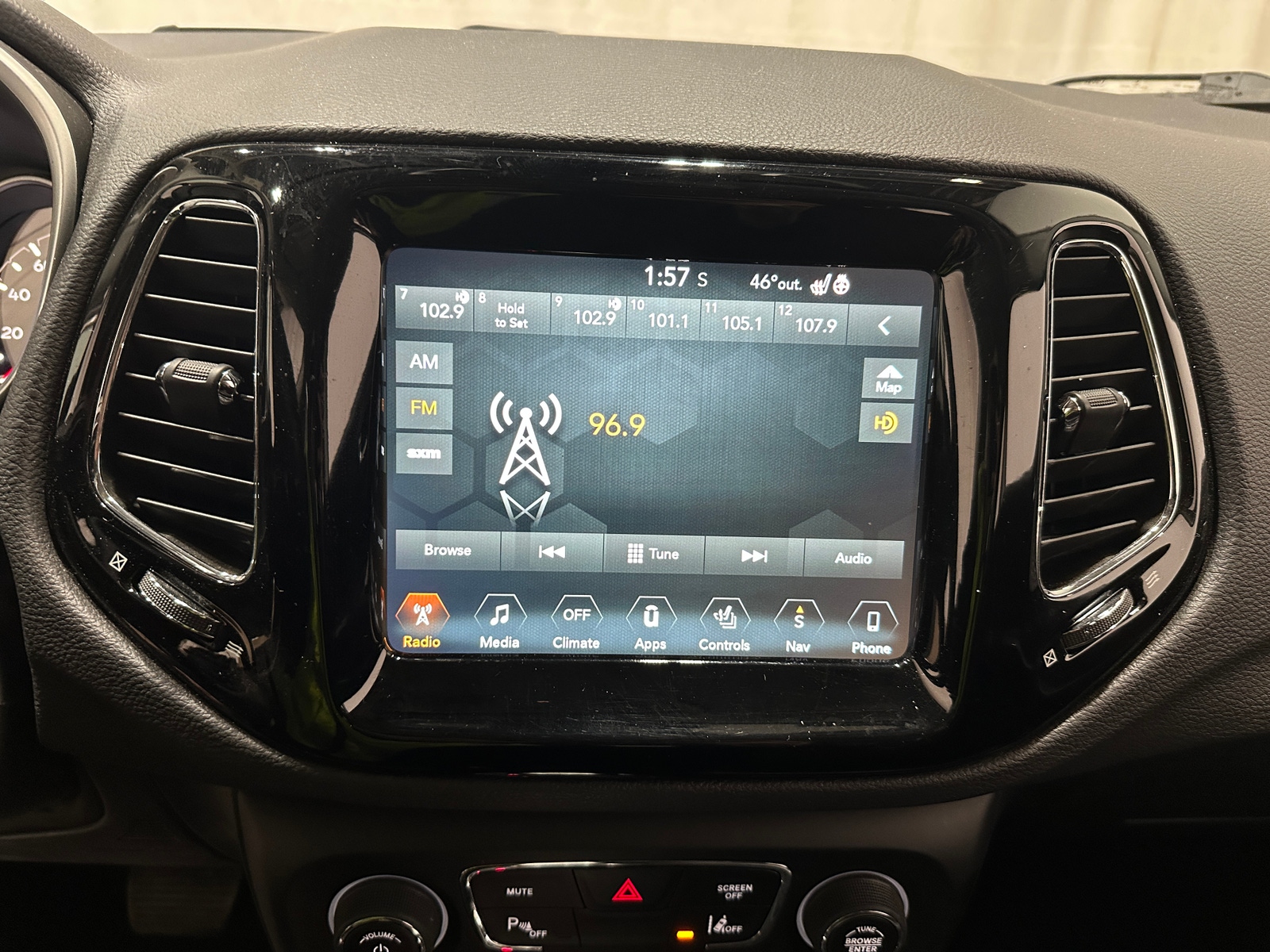 Thumbnail: 2018 Jeep Compass - 3