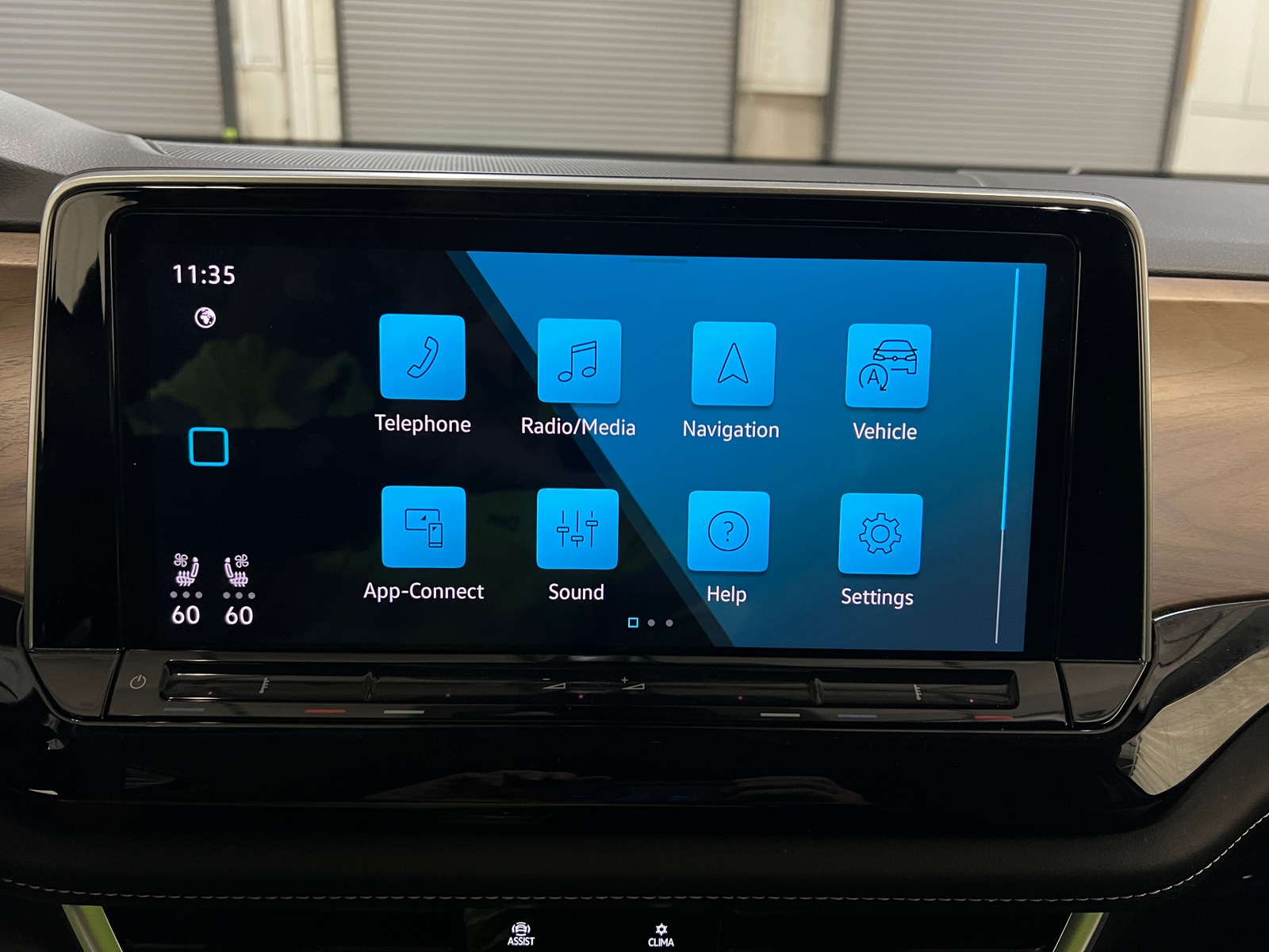 Thumbnail: 2025 Volkswagen Atlas - 3