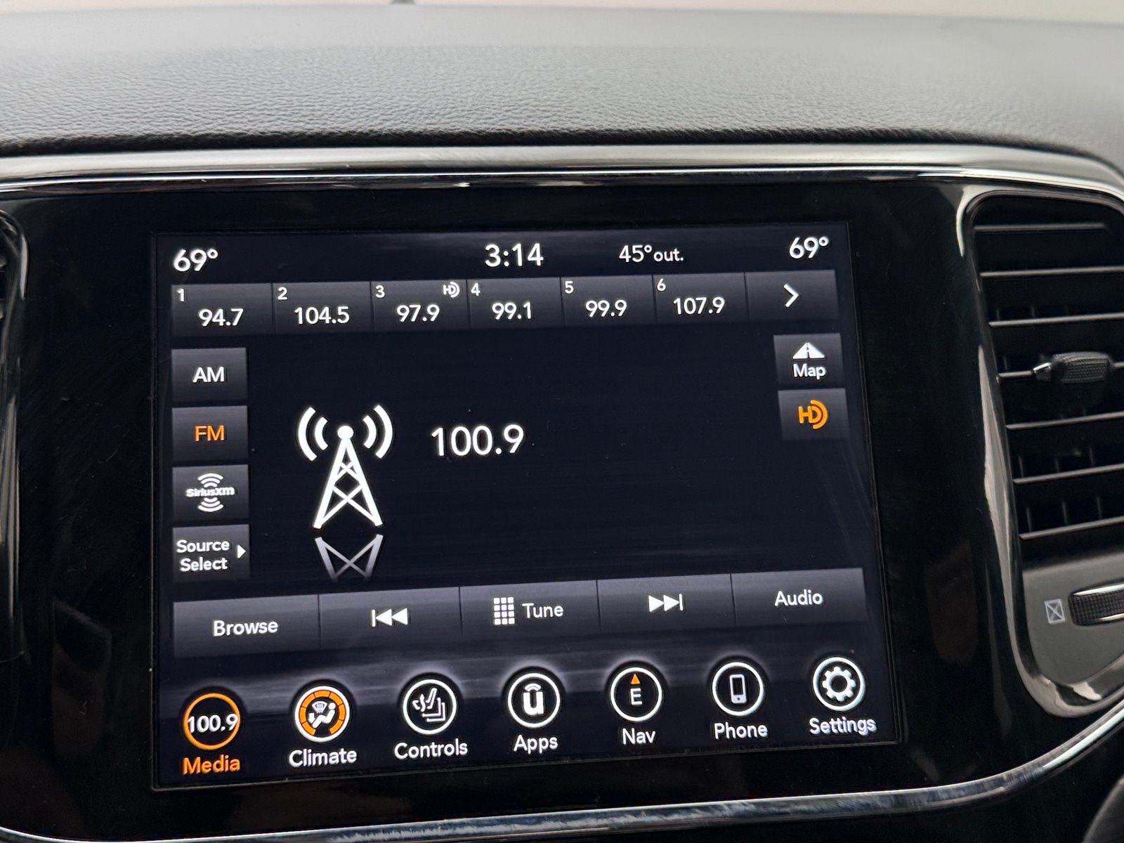 Thumbnail: 2021 Jeep Grand Cherokee - 3