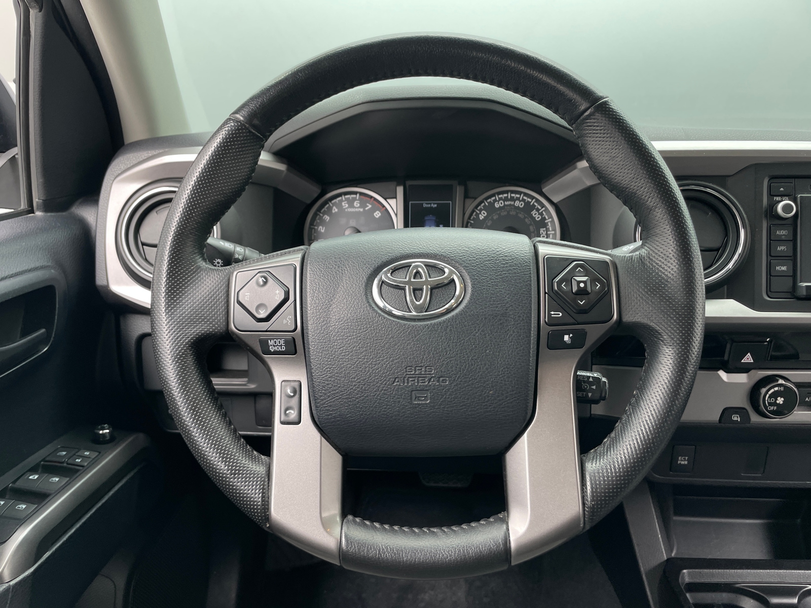 Thumbnail: 2016 Toyota Tacoma - 5