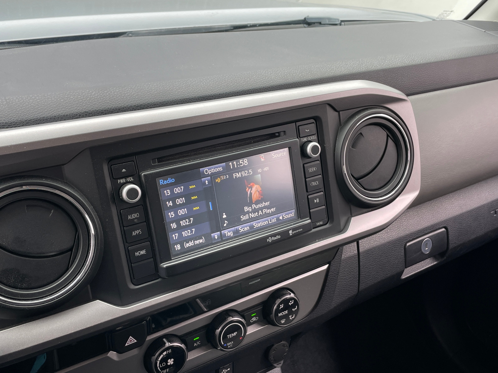 Thumbnail: 2016 Toyota Tacoma - 4