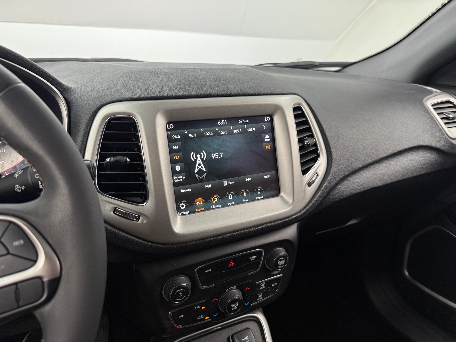 Thumbnail: 2021 Jeep Compass - 3