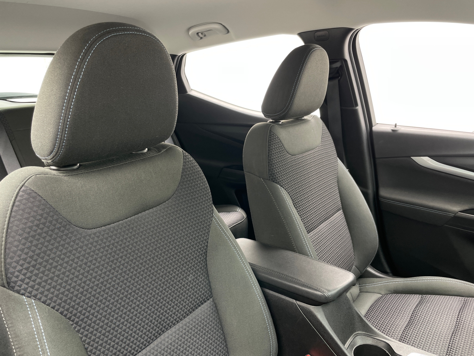 Thumbnail: 2023 Chevrolet Bolt EUV - 2