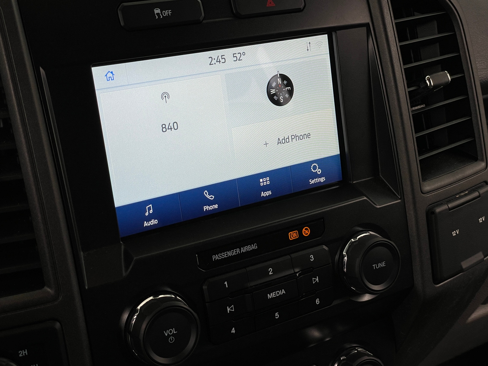 Thumbnail: 2022 Ford Econoline - 3