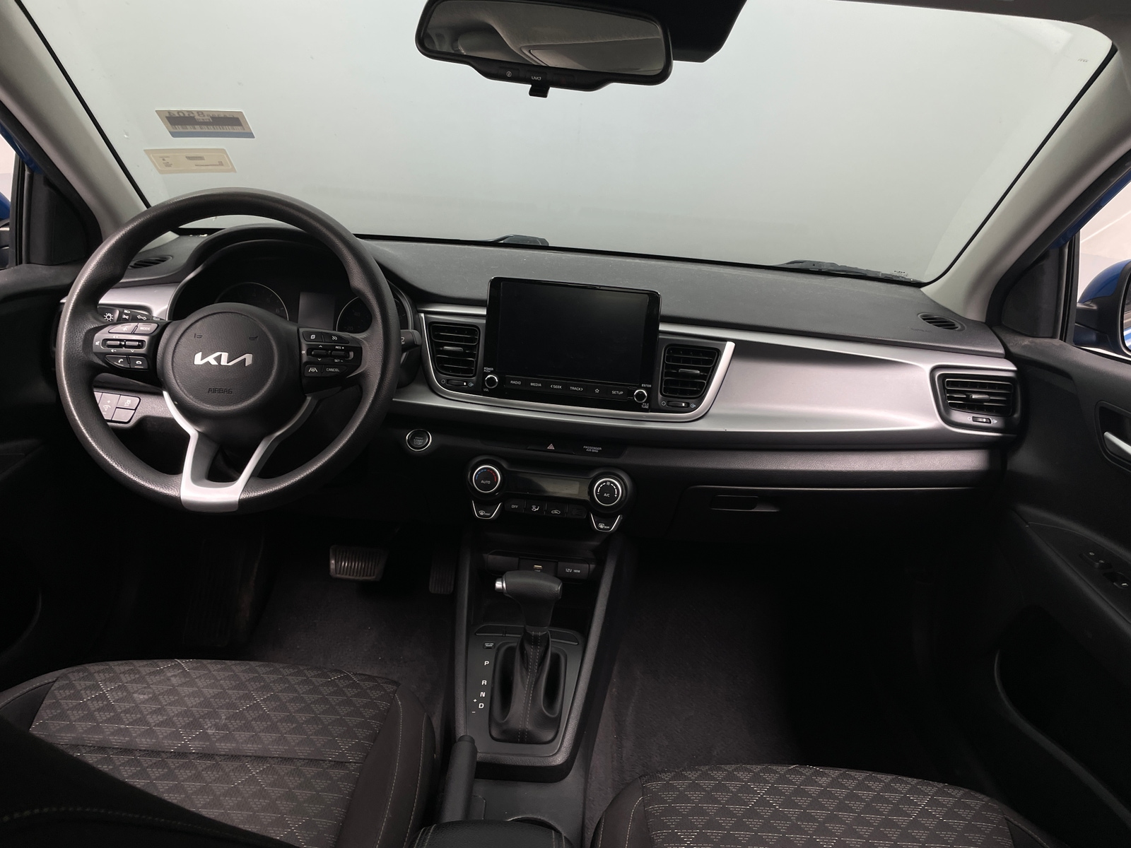 Thumbnail: 2022 Kia Rio - 3