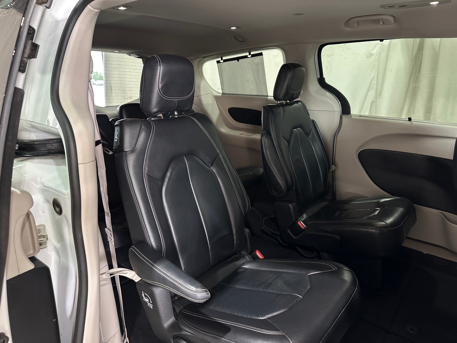 Thumbnail: 2022 Chrysler Pacifica - 5