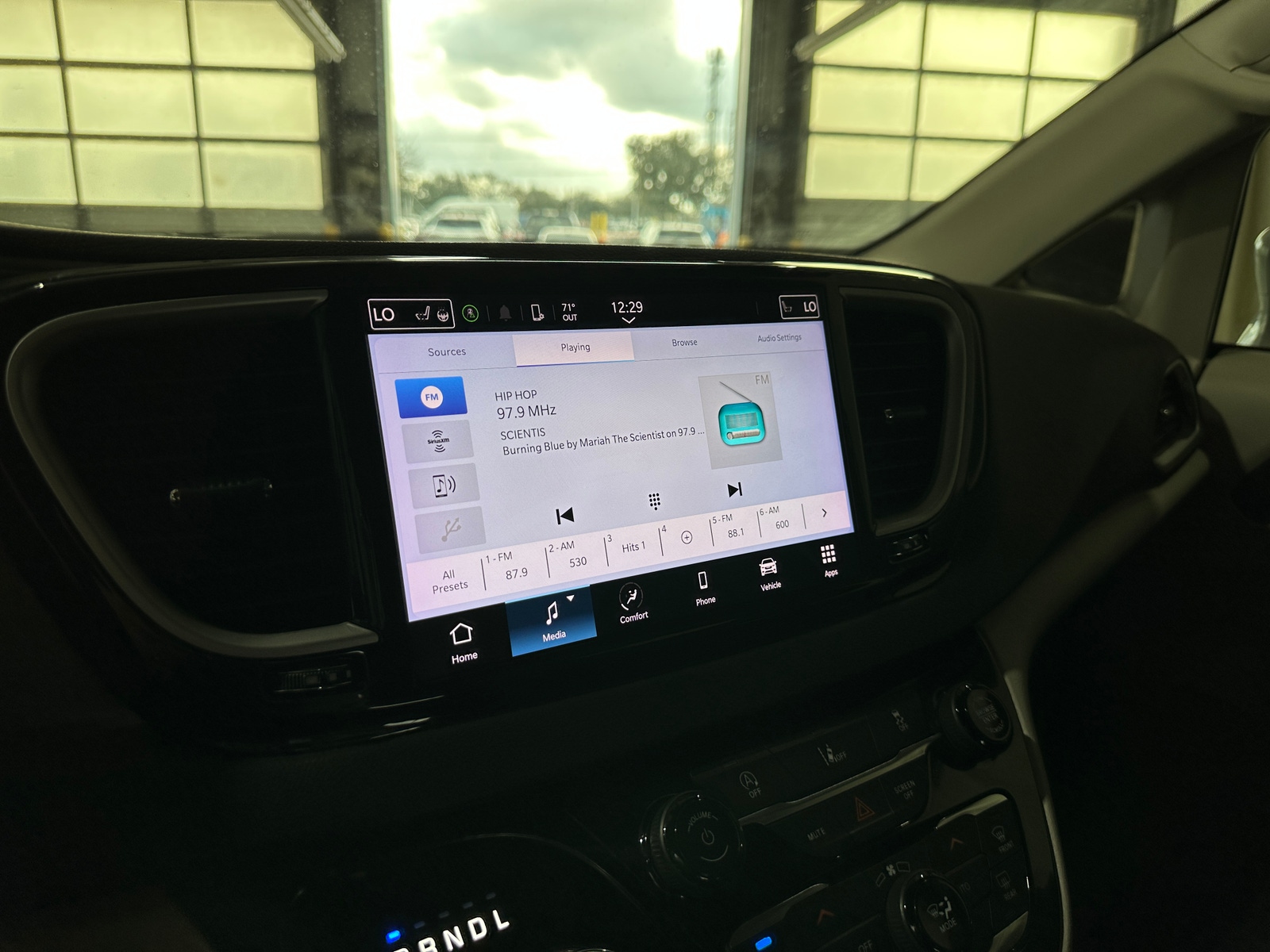 Thumbnail: 2022 Chrysler Pacifica - 3