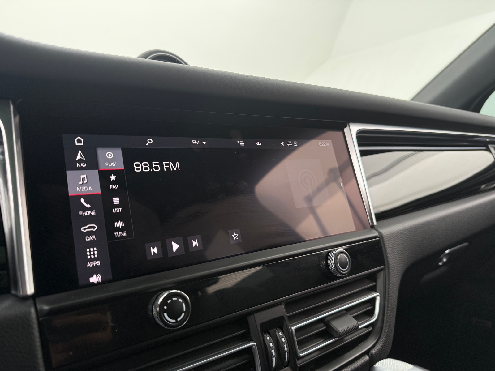 Thumbnail: 2023 Porsche Macan - 3