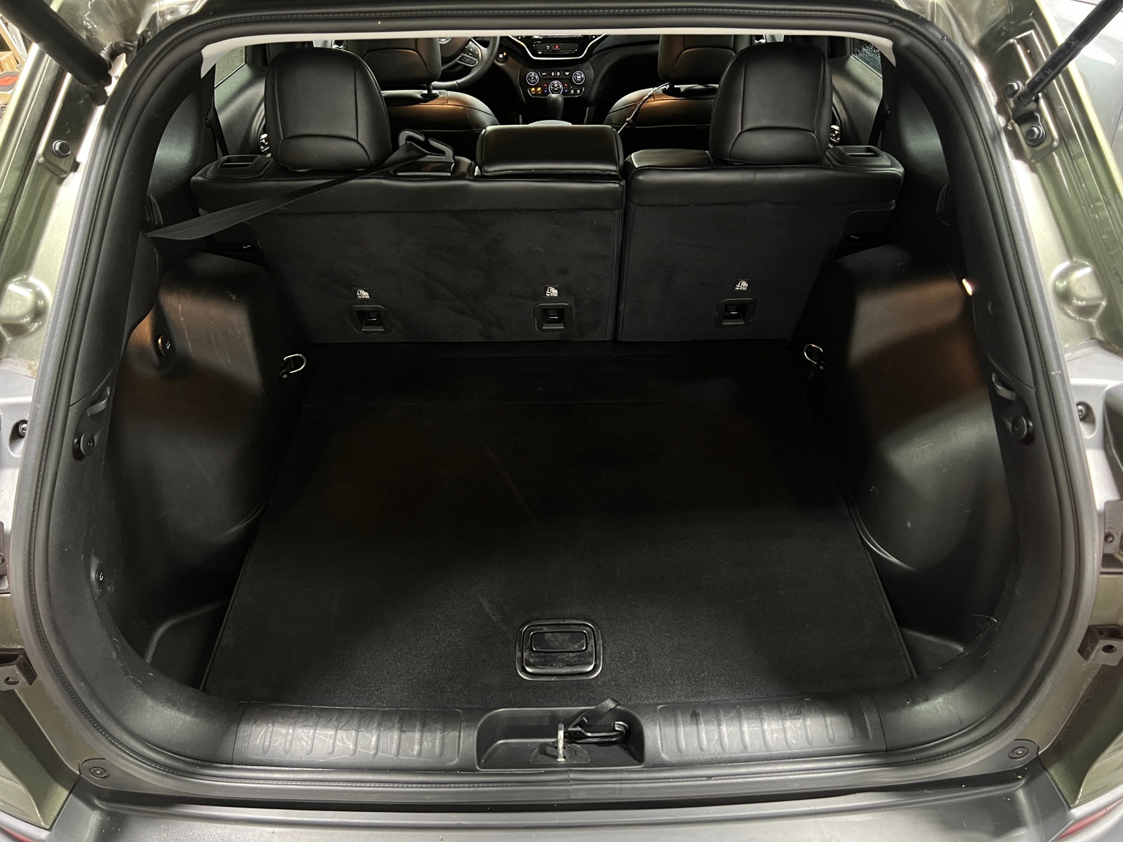 Thumbnail: 2019 Jeep Cherokee - 6