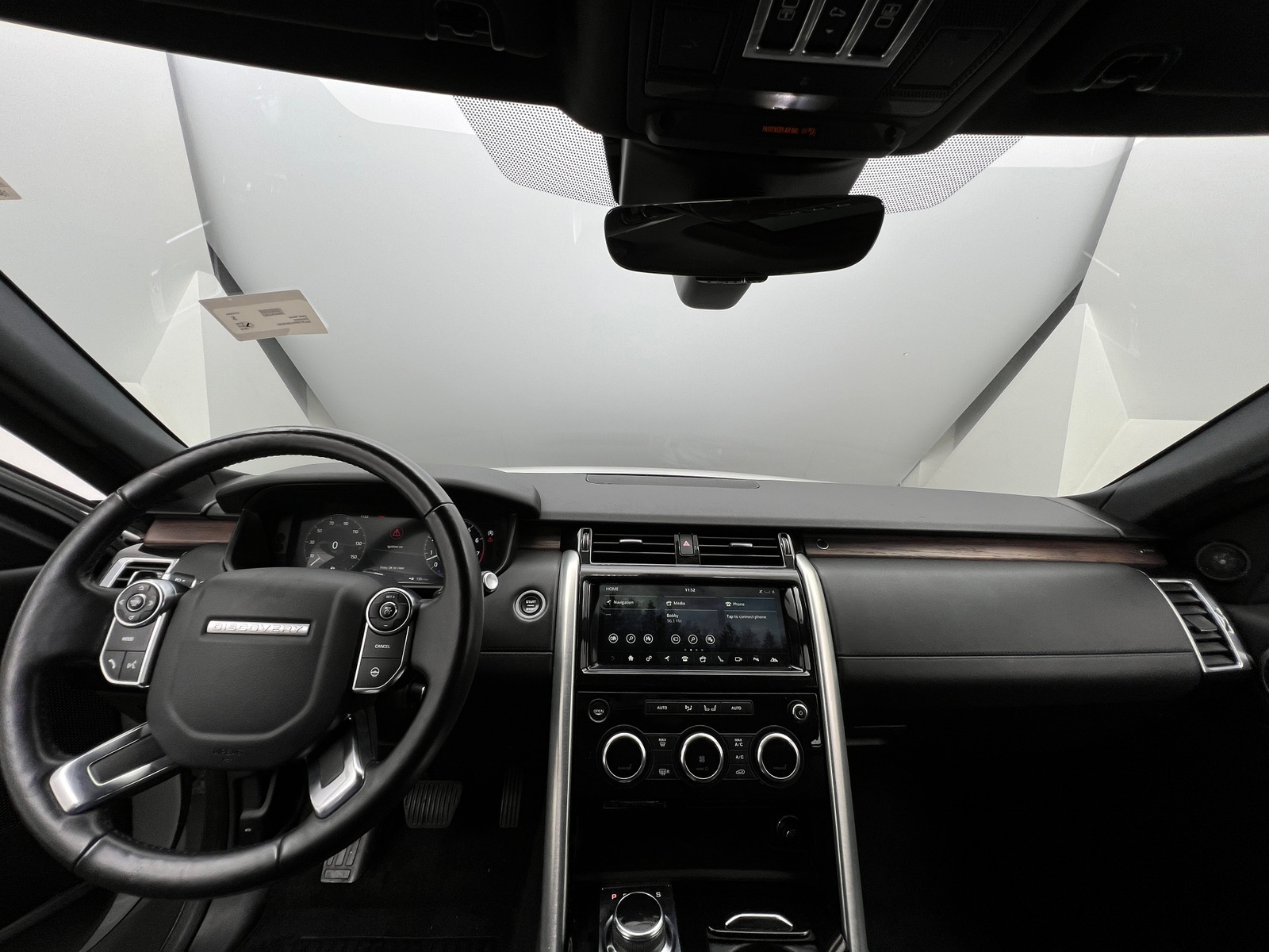 Thumbnail: 2018 Land Rover Discovery - 2