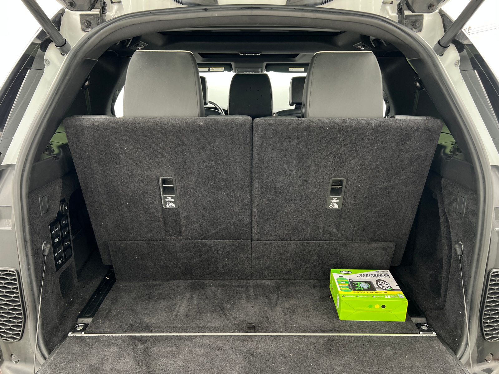 Thumbnail: 2018 Land Rover Discovery - 6