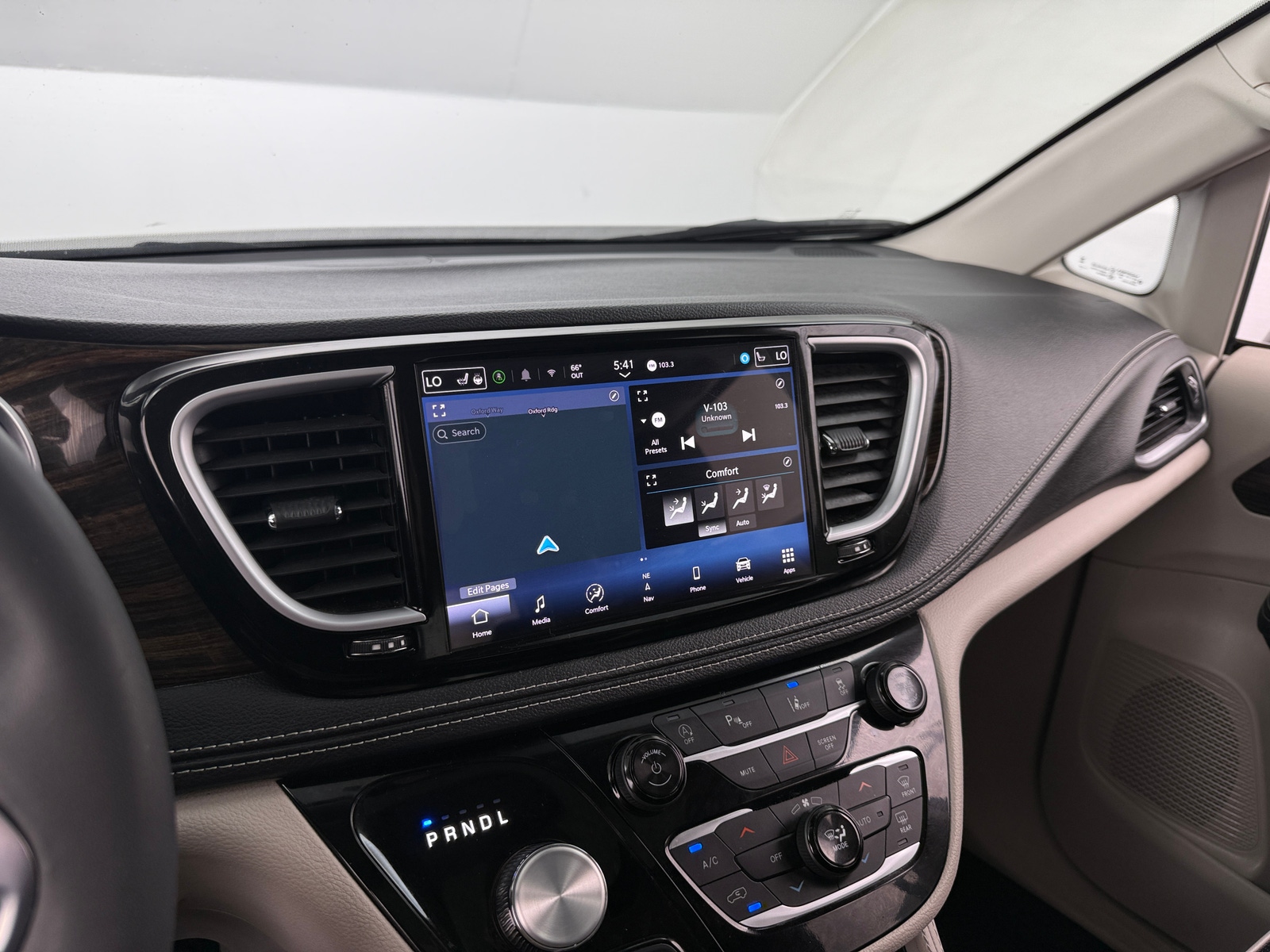 Thumbnail: 2024 Chrysler Pacifica - 3