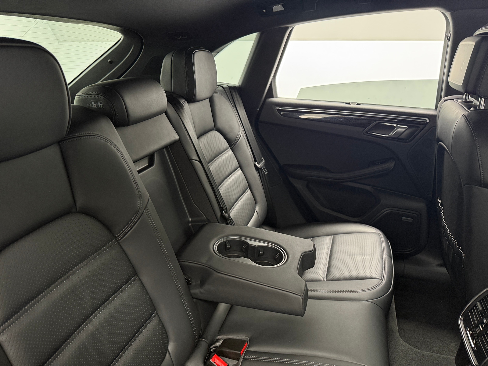 Thumbnail: 2025 Porsche Macan - 5