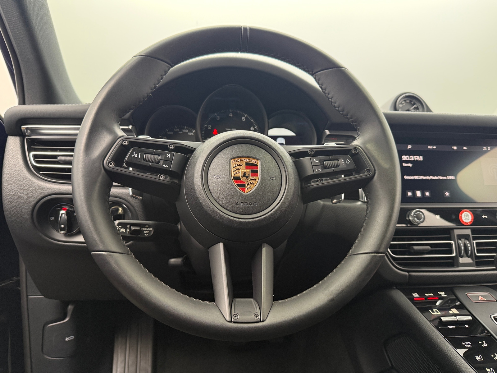 Thumbnail: 2025 Porsche Macan - 4