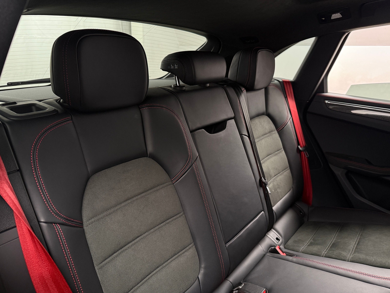 Thumbnail: 2025 Porsche Macan - 5