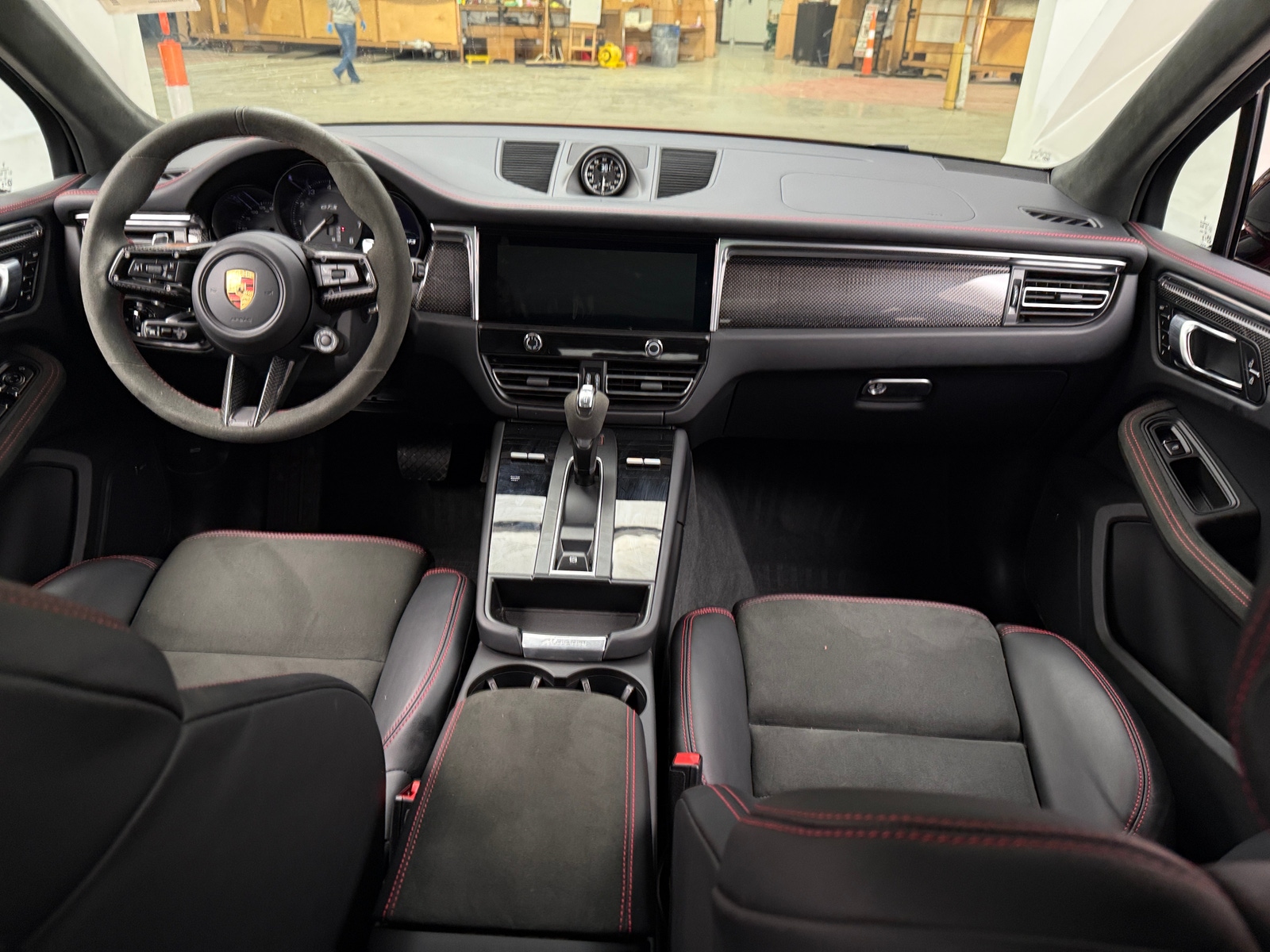 Thumbnail: 2025 Porsche Macan - 2