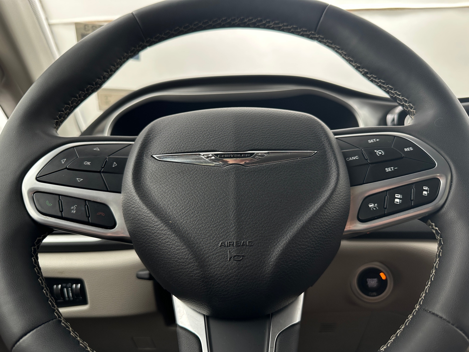 Thumbnail: 2024 Chrysler Pacifica - 4