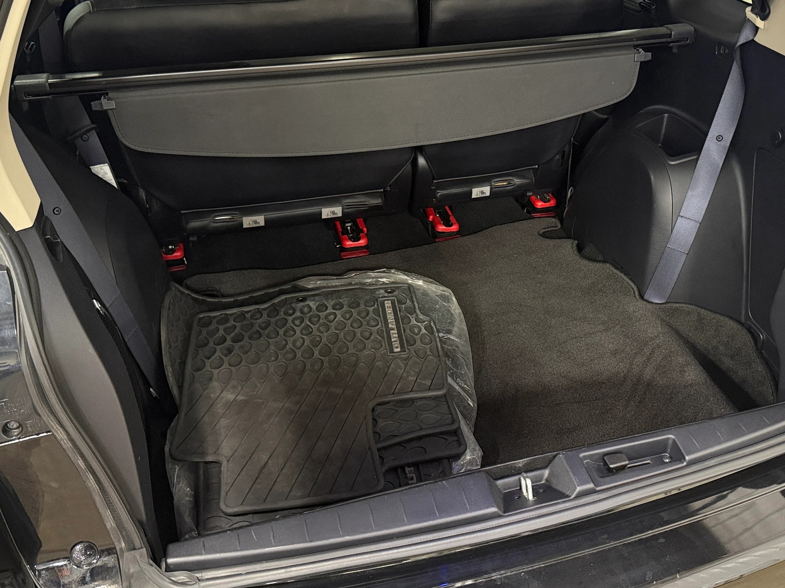 Thumbnail: 2013 Mitsubishi Outlander - 7