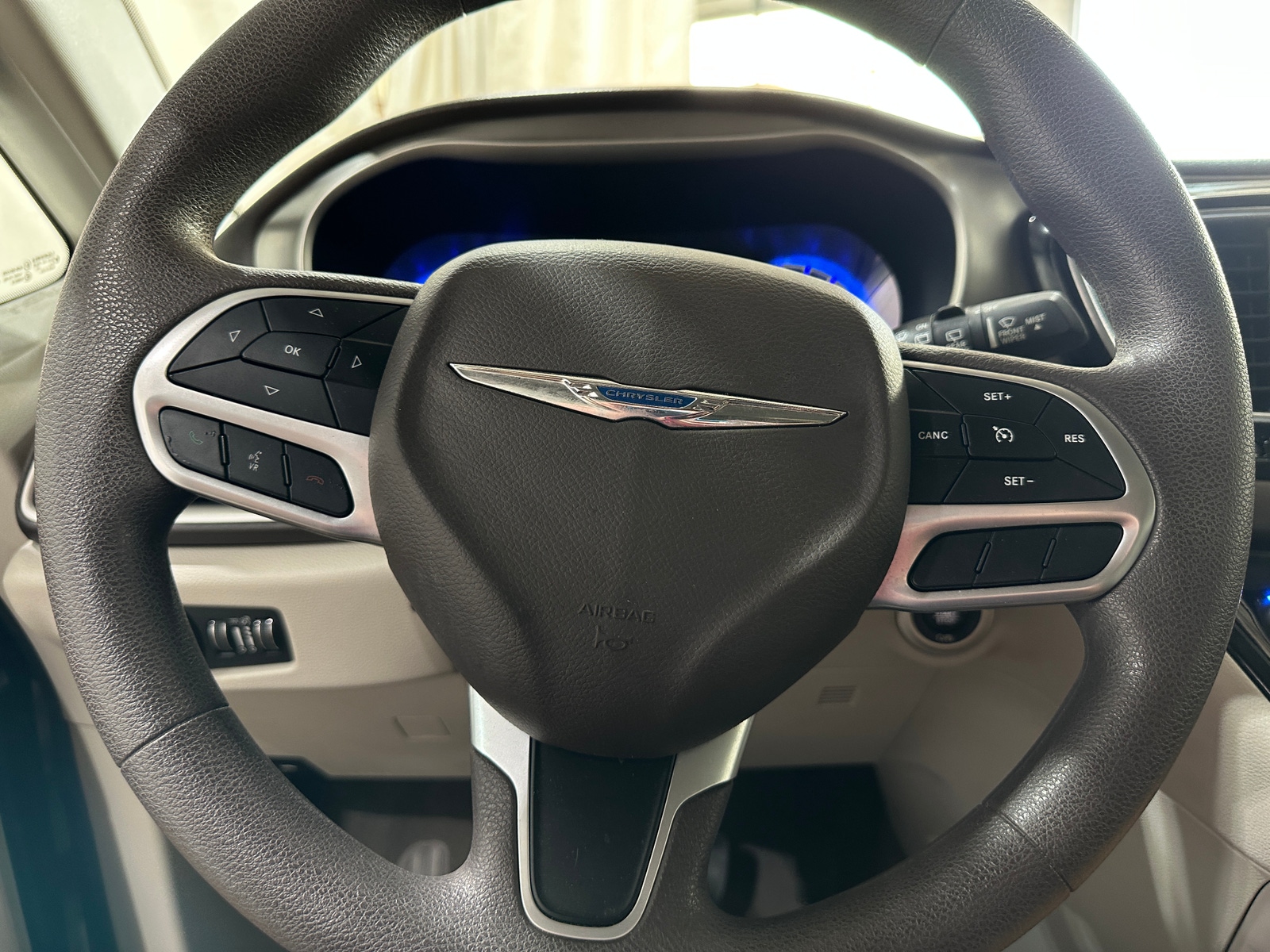 Thumbnail: 2018 Chrysler Pacifica - 5