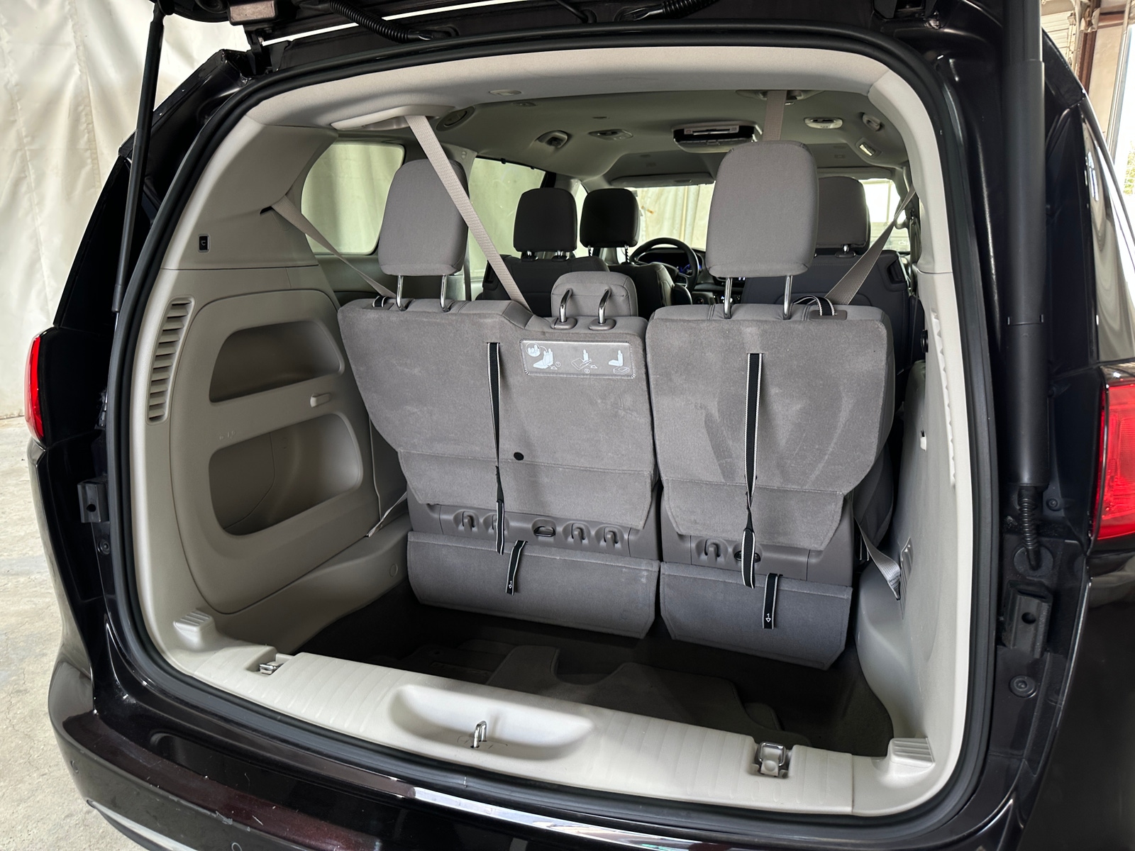 Thumbnail: 2018 Chrysler Pacifica - 7