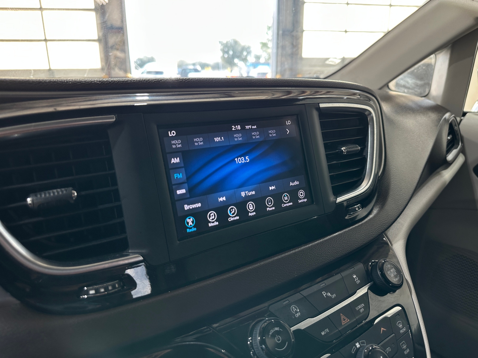 Thumbnail: 2018 Chrysler Pacifica - 4