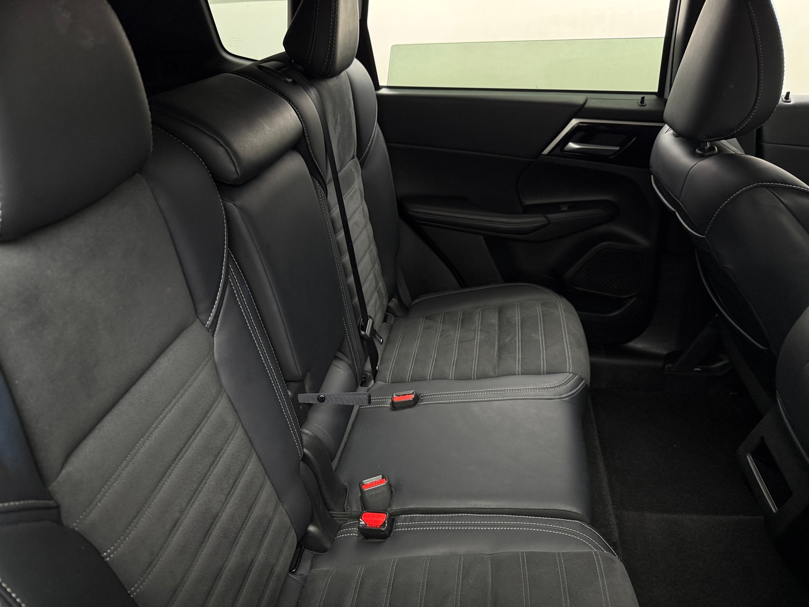 Thumbnail: 2024 Mitsubishi Outlander - 5