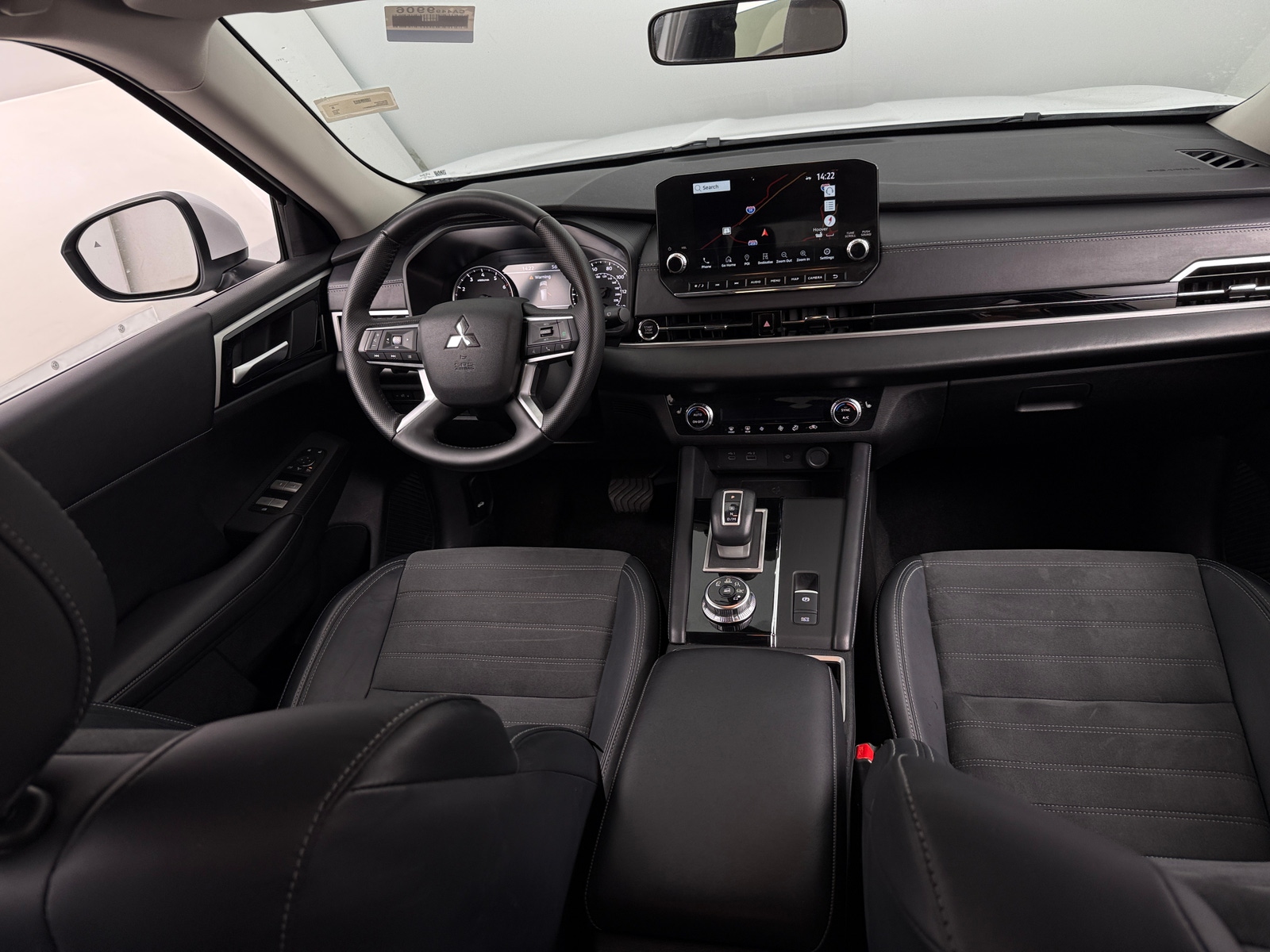 Thumbnail: 2024 Mitsubishi Outlander - 2