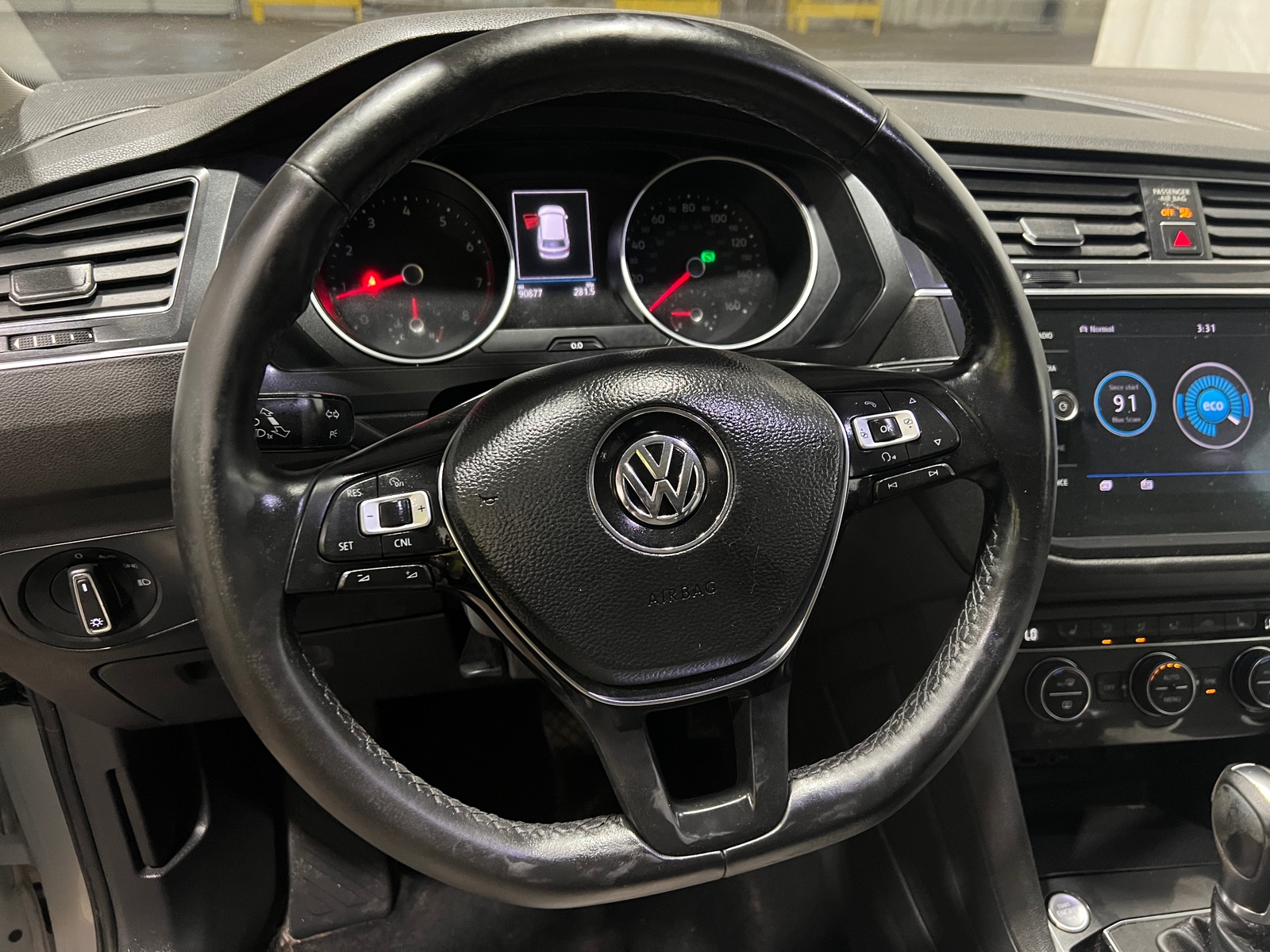 Thumbnail: 2018 Volkswagen Tiguan - 4