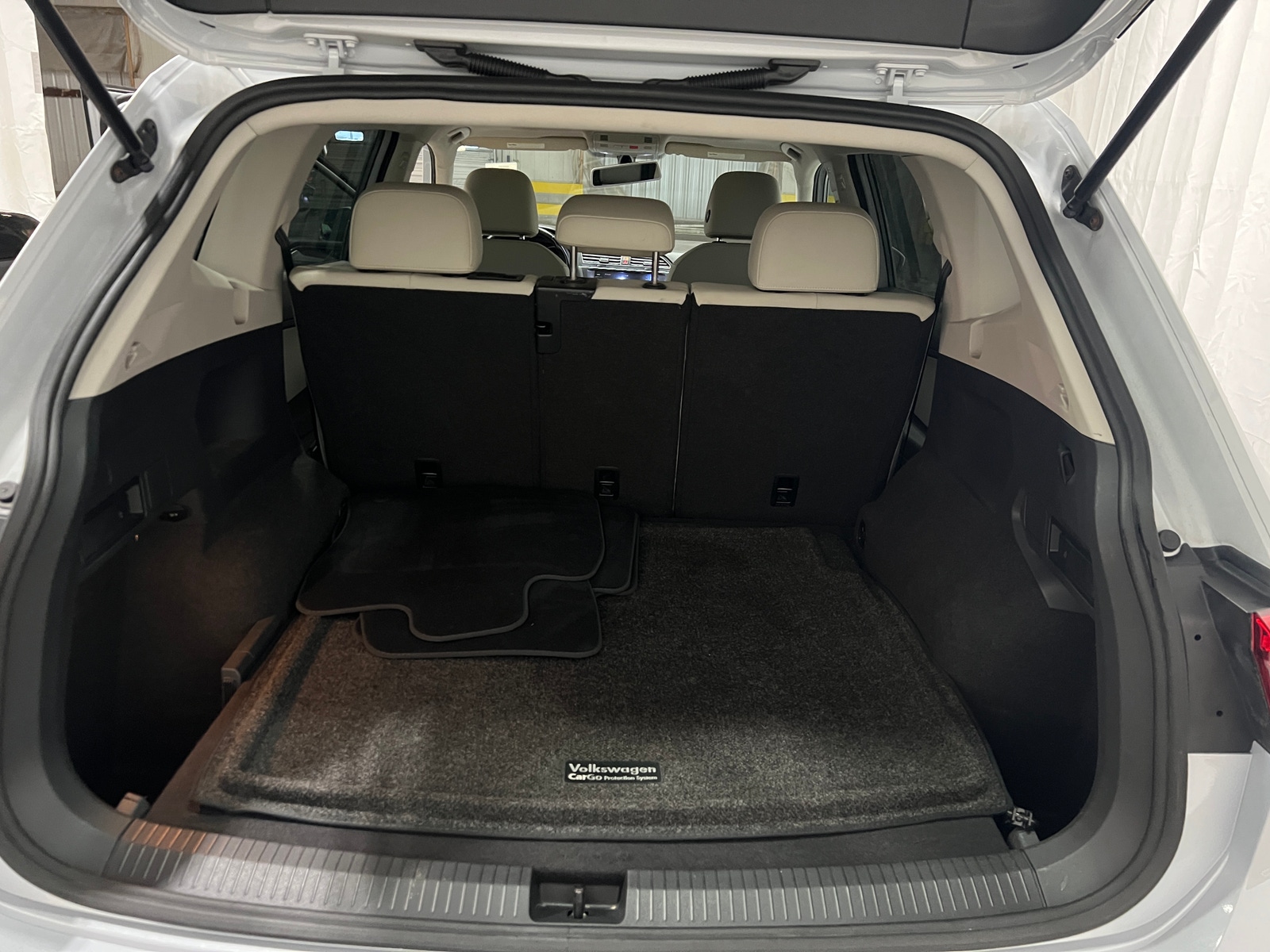 Thumbnail: 2018 Volkswagen Tiguan - 6