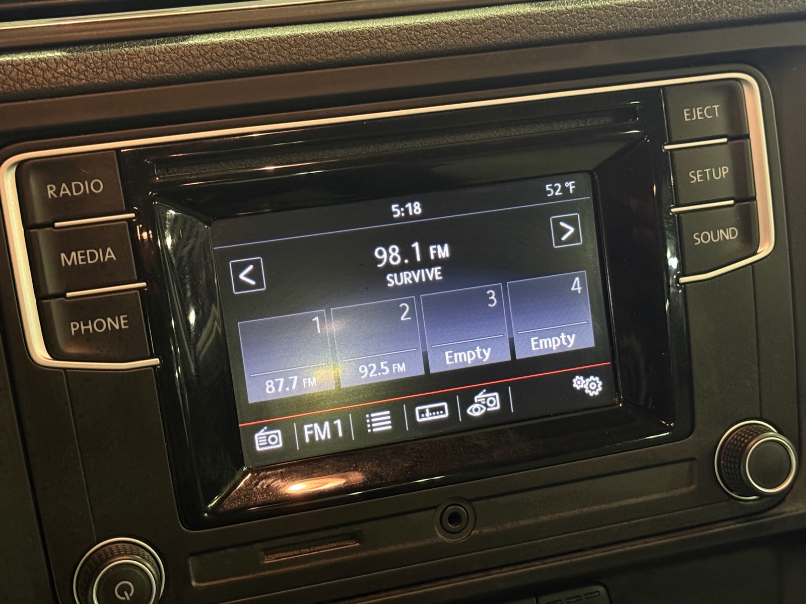 Thumbnail: 2017 Volkswagen Jetta - 4