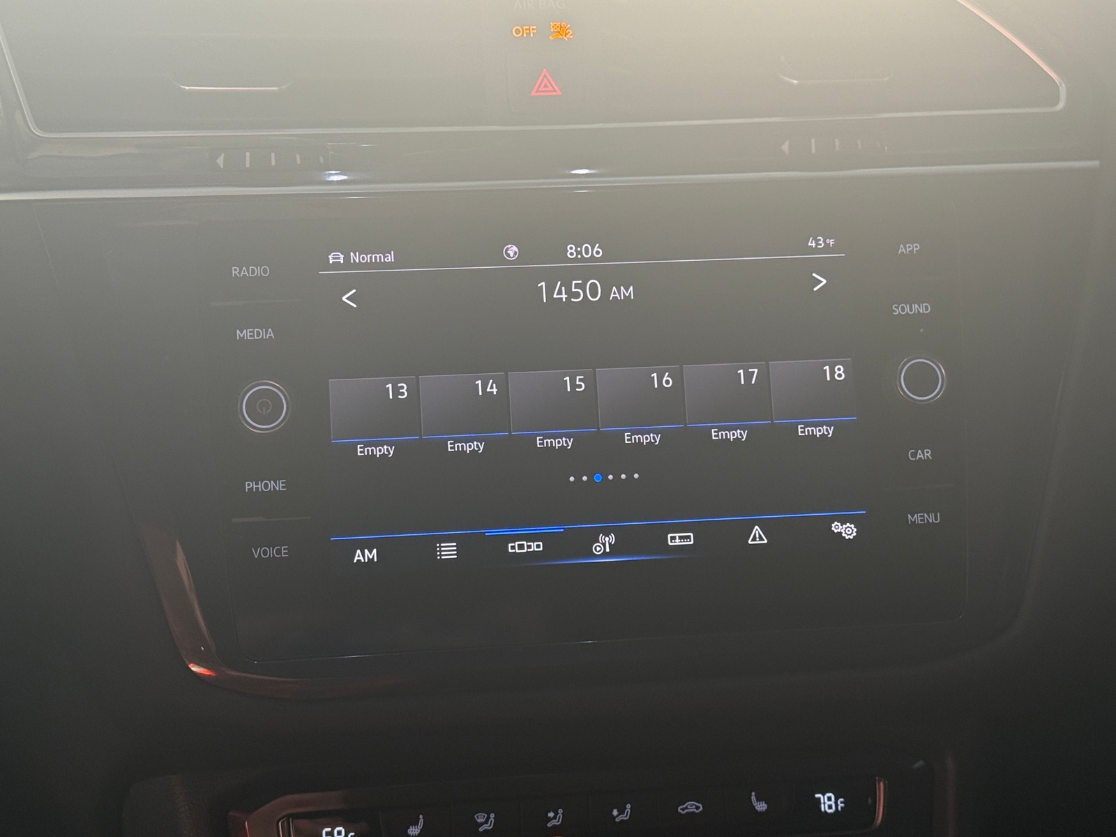 Thumbnail: 2021 Volkswagen Tiguan - 4