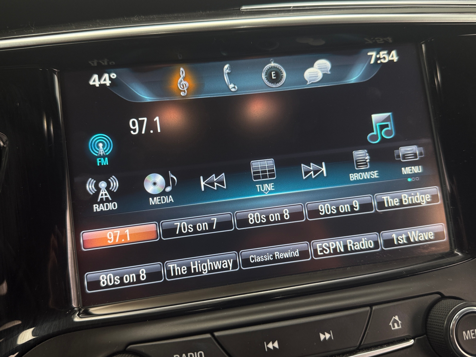 Thumbnail: 2017 Buick Envision - 3