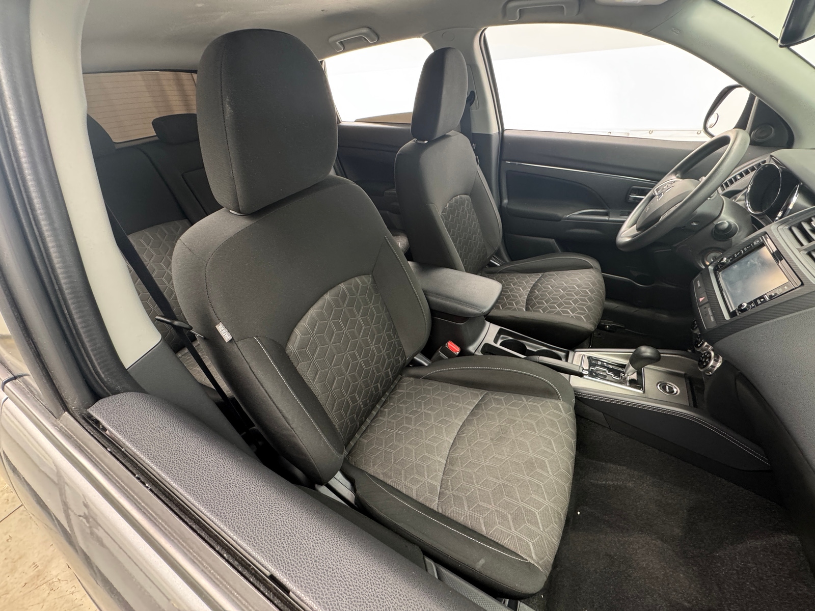 Thumbnail: 2023 Mitsubishi Outlander Sport - 2