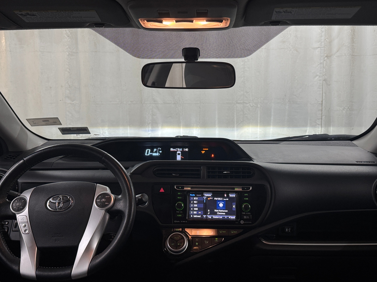 Thumbnail: 2016 Toyota Prius c - 3