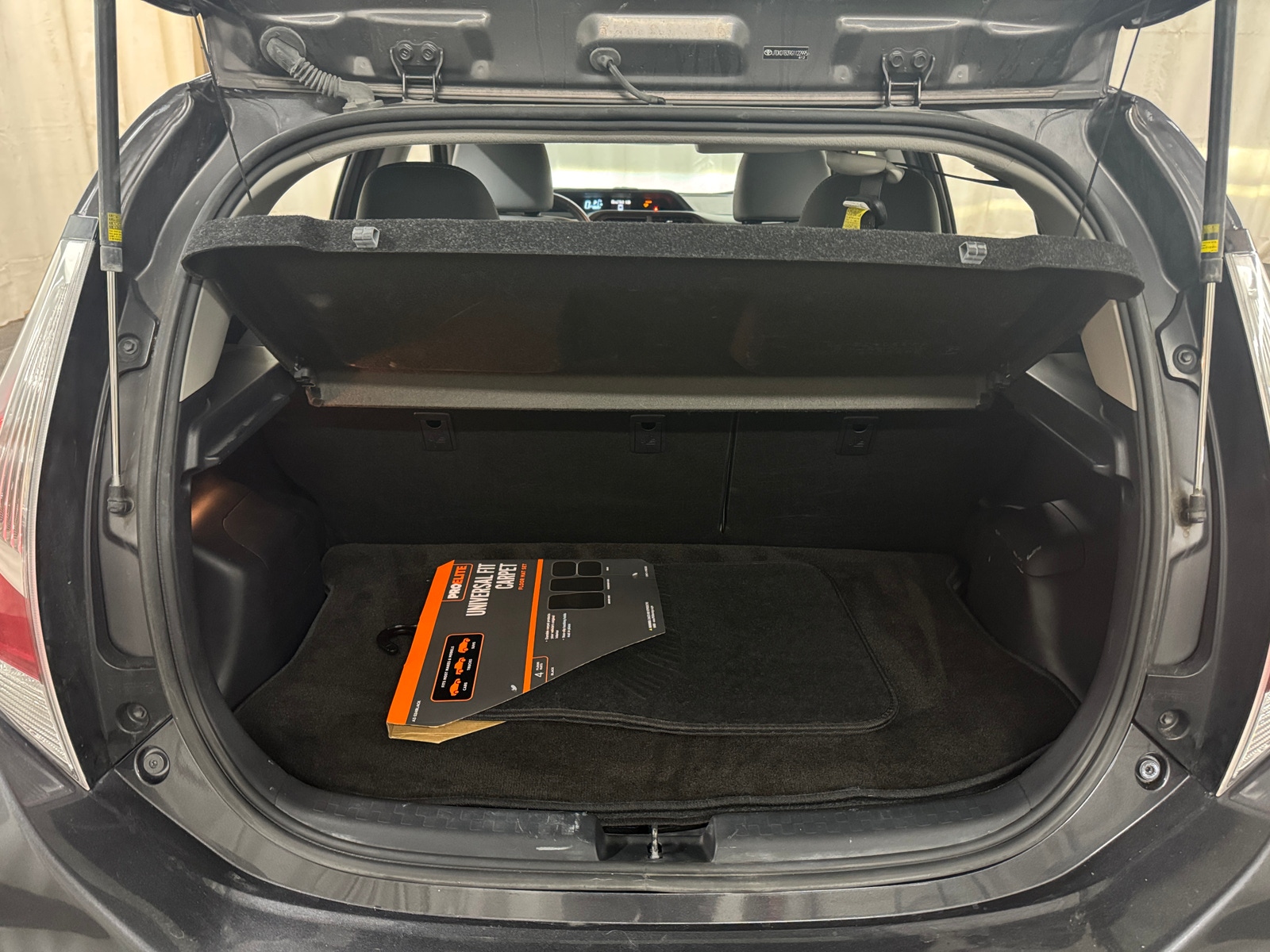 Thumbnail: 2016 Toyota Prius c - 7