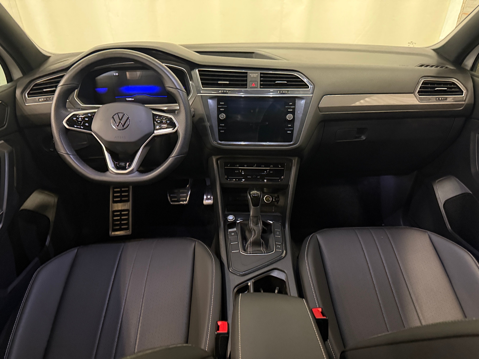 Thumbnail: 2023 Volkswagen Tiguan - 2