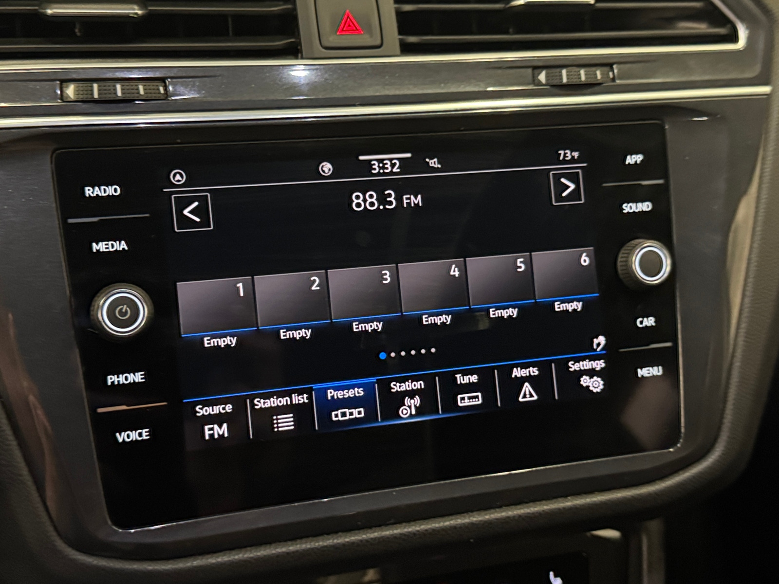 Thumbnail: 2023 Volkswagen Tiguan - 3