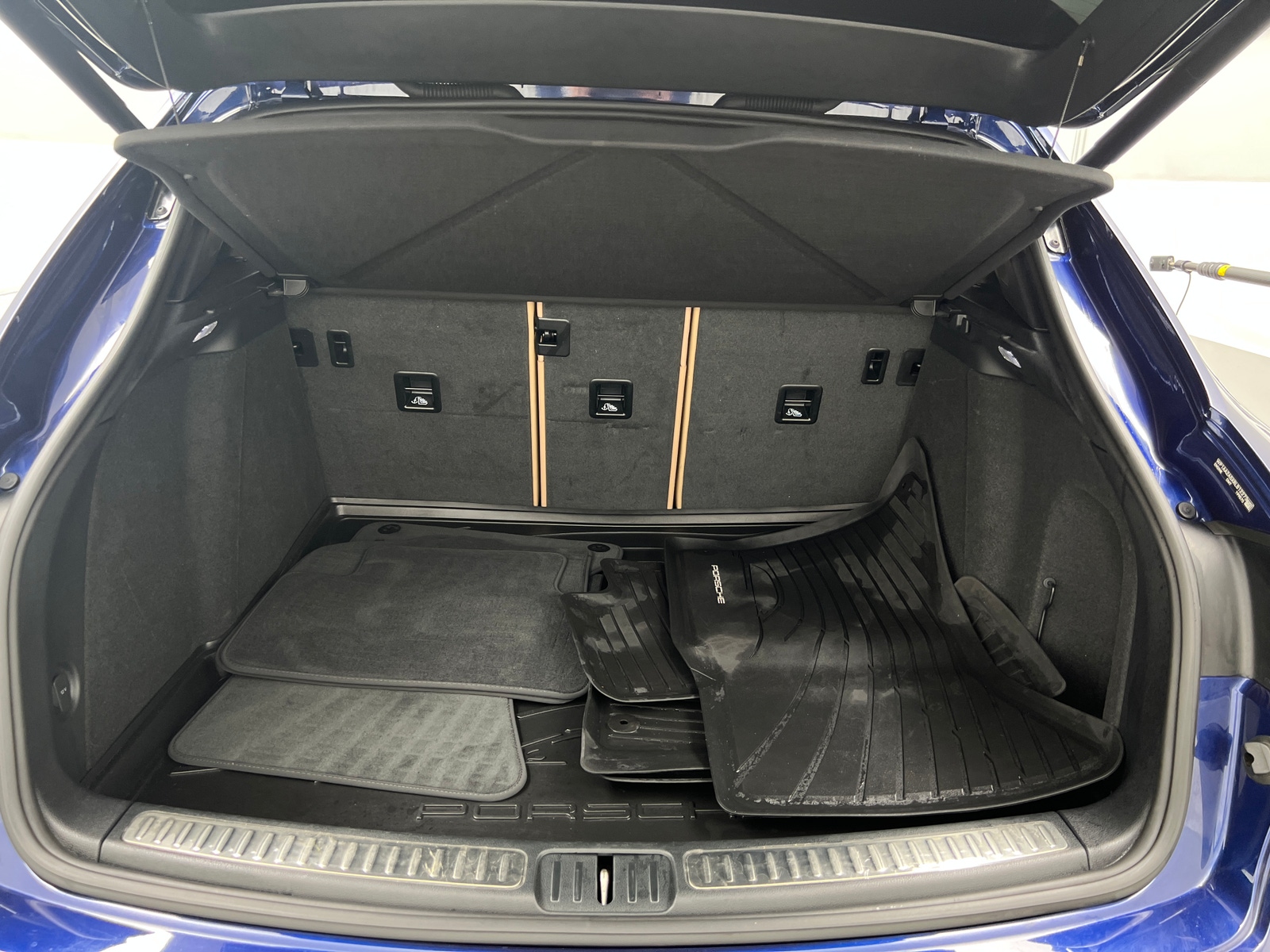 Thumbnail: 2024 Porsche Macan - 6