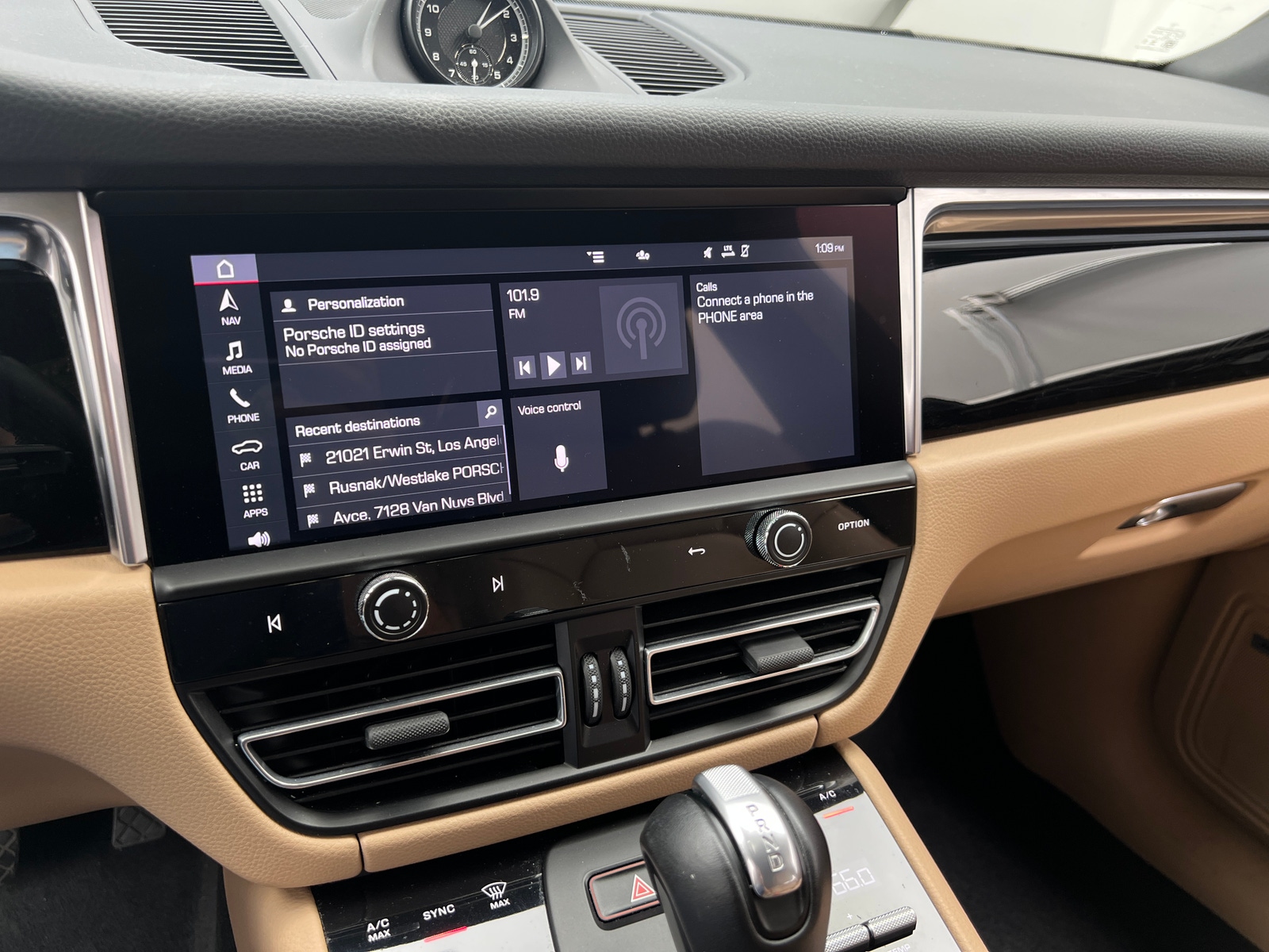 Thumbnail: 2024 Porsche Macan - 3