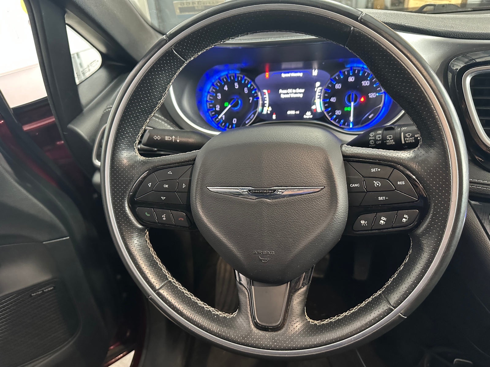 Thumbnail: 2018 Chrysler Pacifica - 4