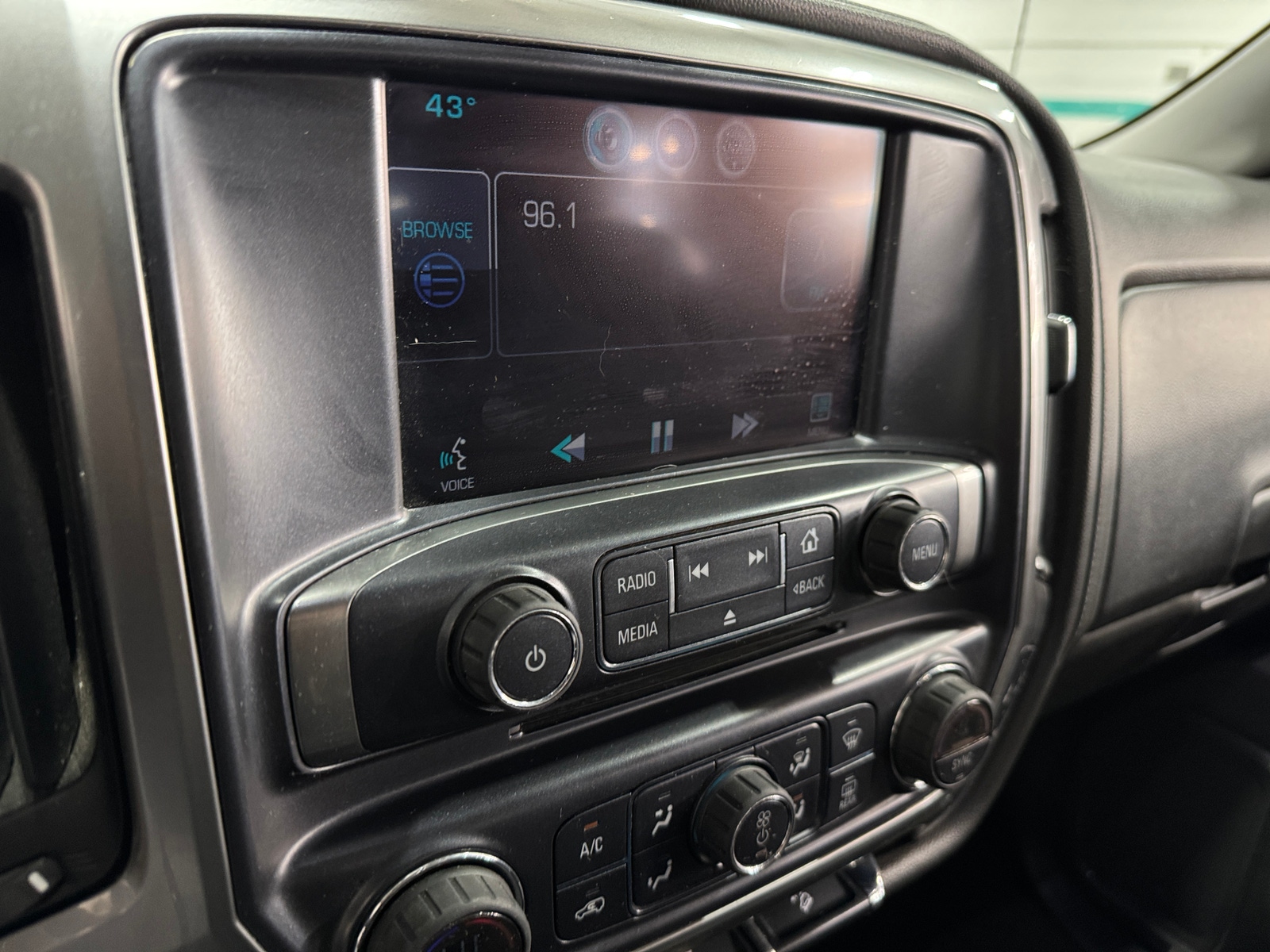 Thumbnail: 2015 Chevrolet Silverado 1500 - 3