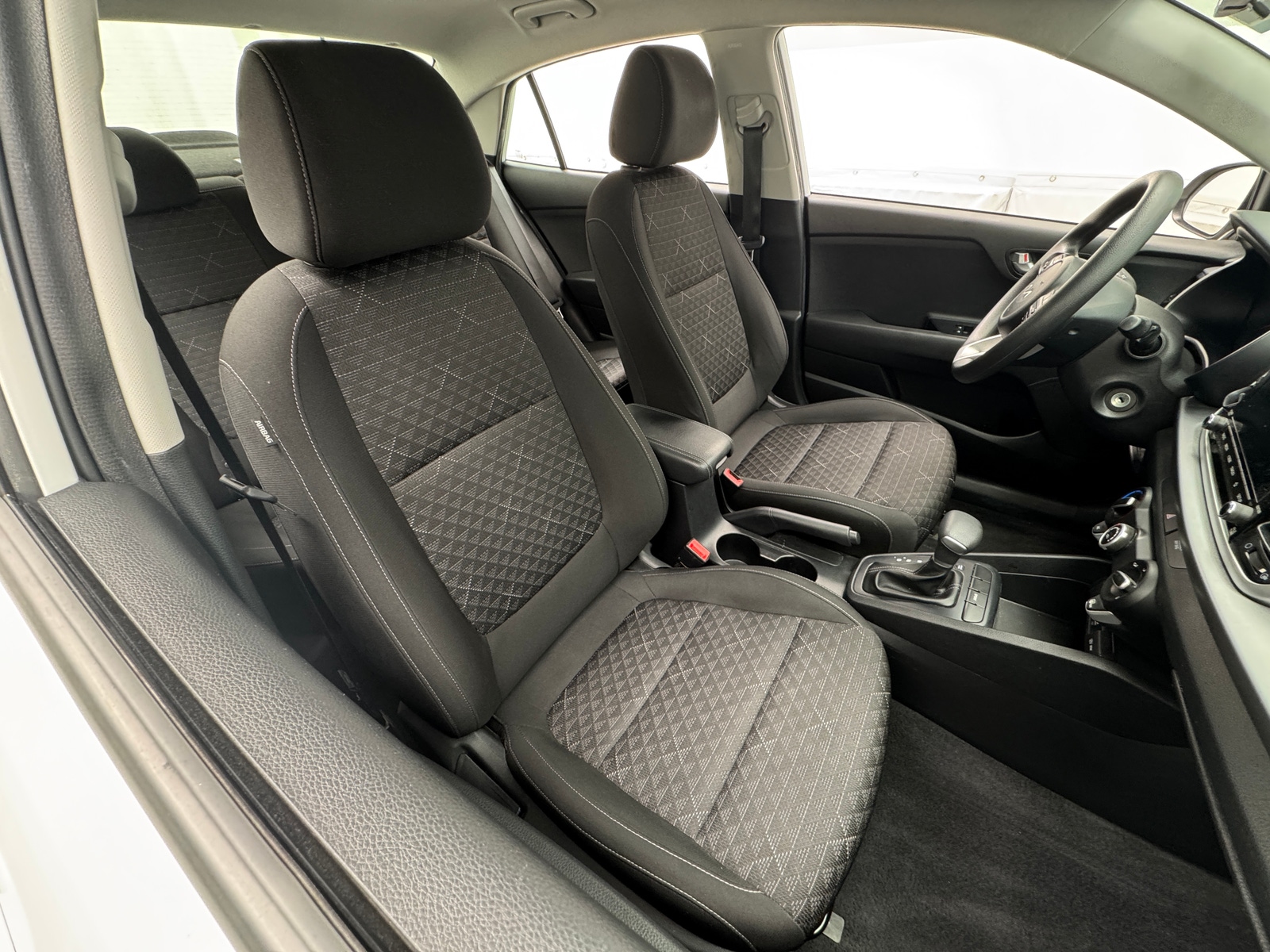 Thumbnail: 2022 Kia Rio - 2