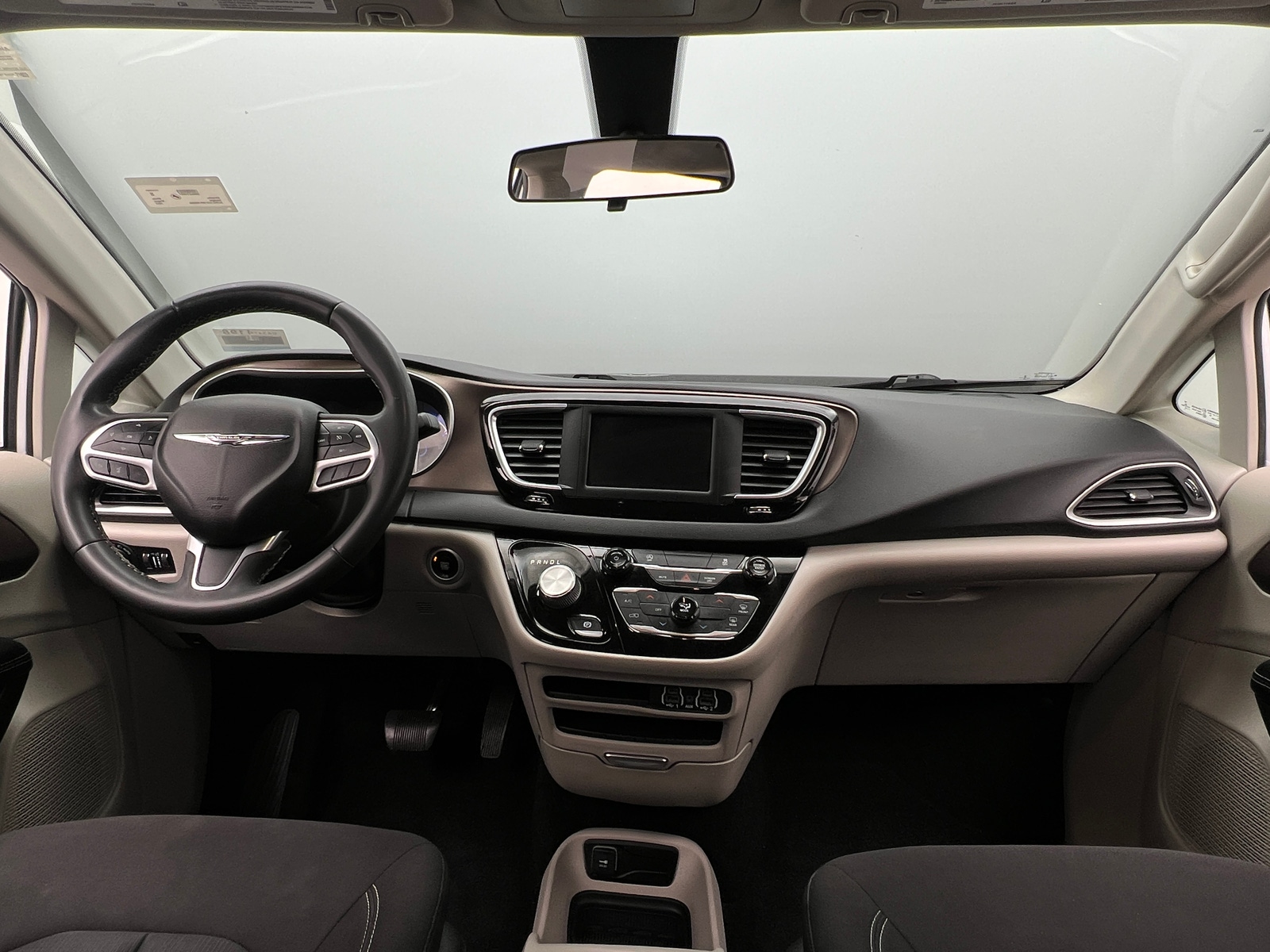 Thumbnail: 2022 Chrysler Voyager - 3