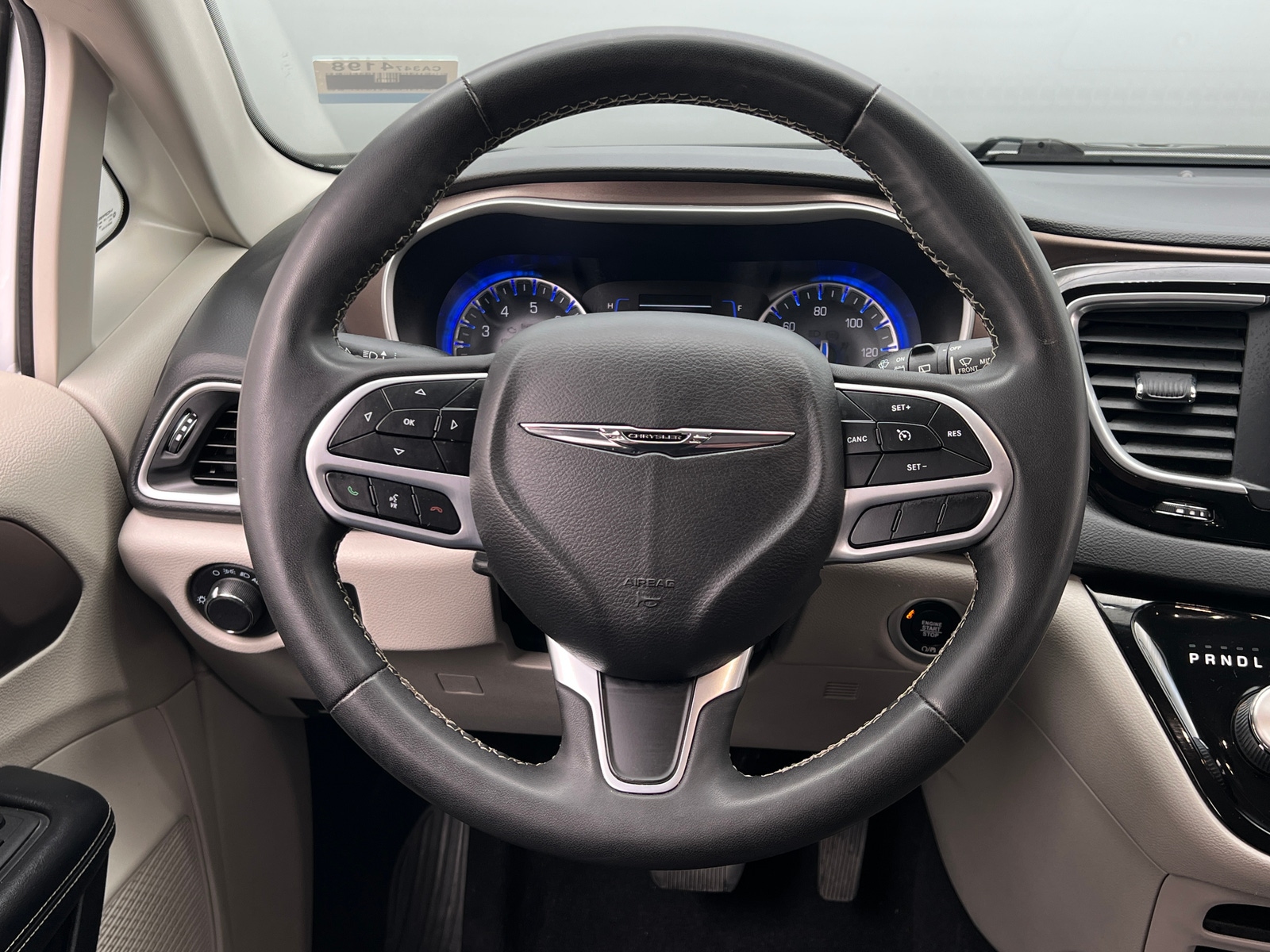 Thumbnail: 2022 Chrysler Voyager - 5